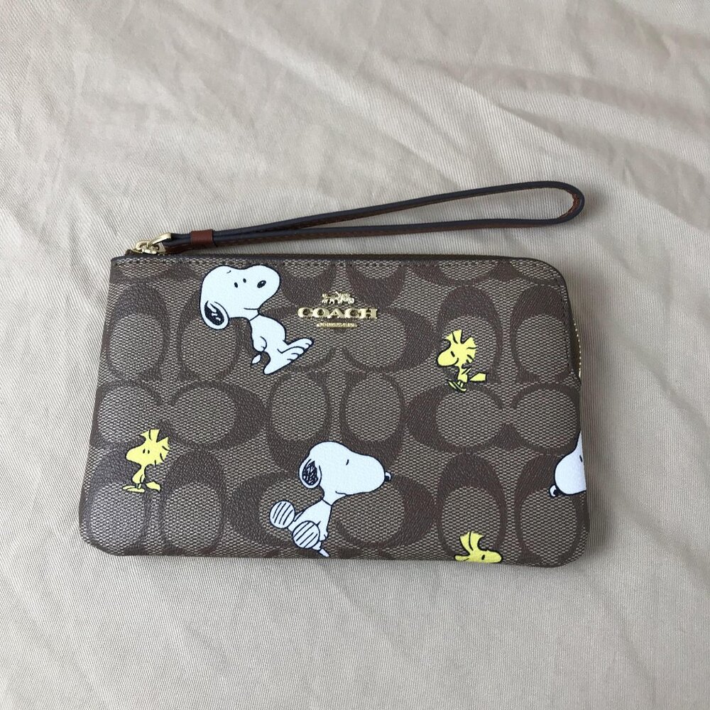 Coach X Peanuts Corner Zip Wristlet Wallet With Snoopy & Woodstock